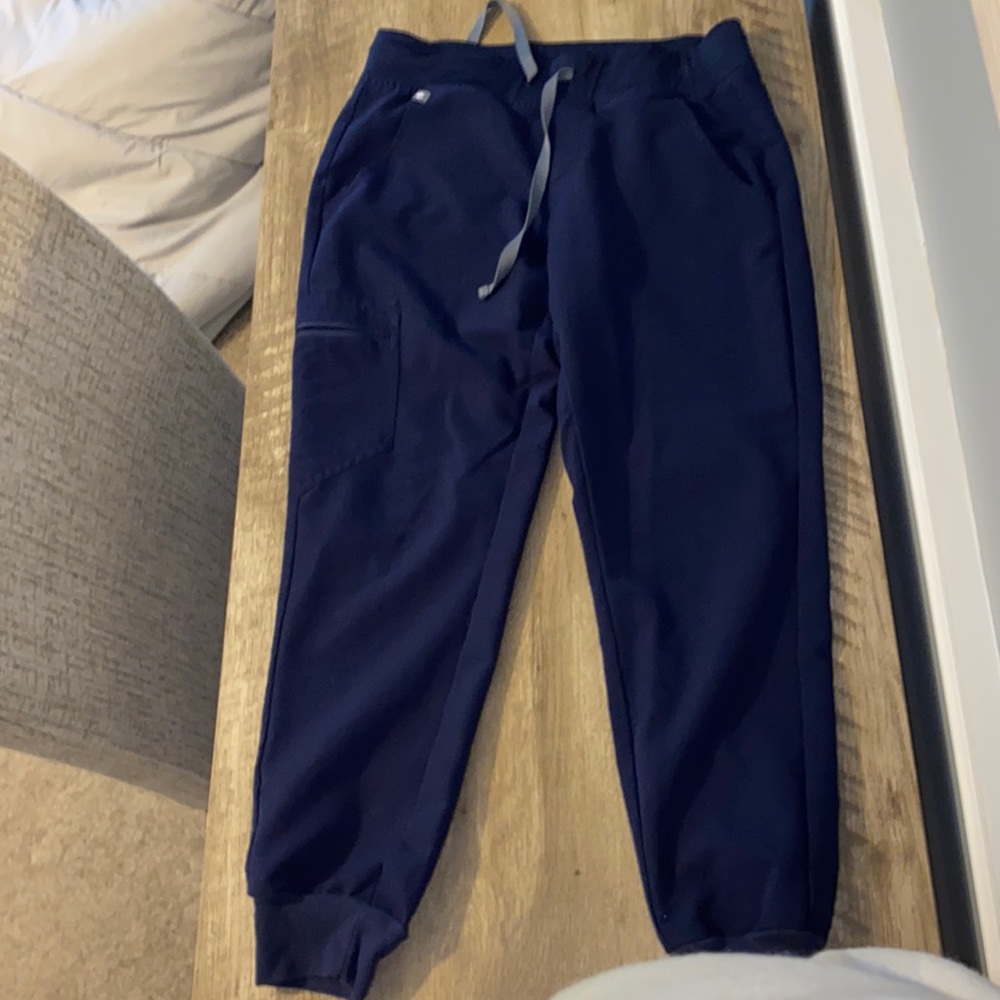 Navy Figs Zamora Joggers!